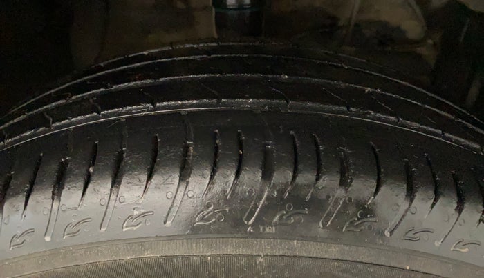 2022 Maruti BREZZA LXI SMART HYBRID, Petrol, Manual, 30,483 km, Right Front Tyre Tread