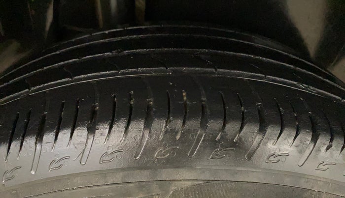 2022 Maruti BREZZA LXI SMART HYBRID, Petrol, Manual, 30,483 km, Right Rear Tyre Tread