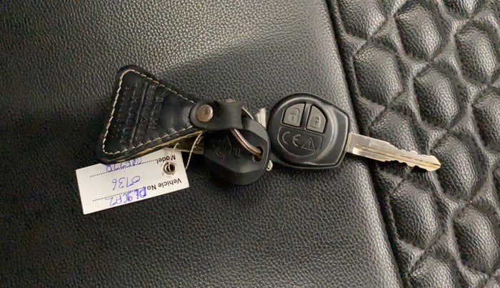 2022 Maruti BREZZA LXI SMART HYBRID, Petrol, Manual, 30,483 km, Key Close Up