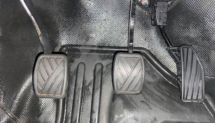 2022 Maruti XL6 ALPHA PLUS MT, Petrol, Manual, 54,553 km, Pedals