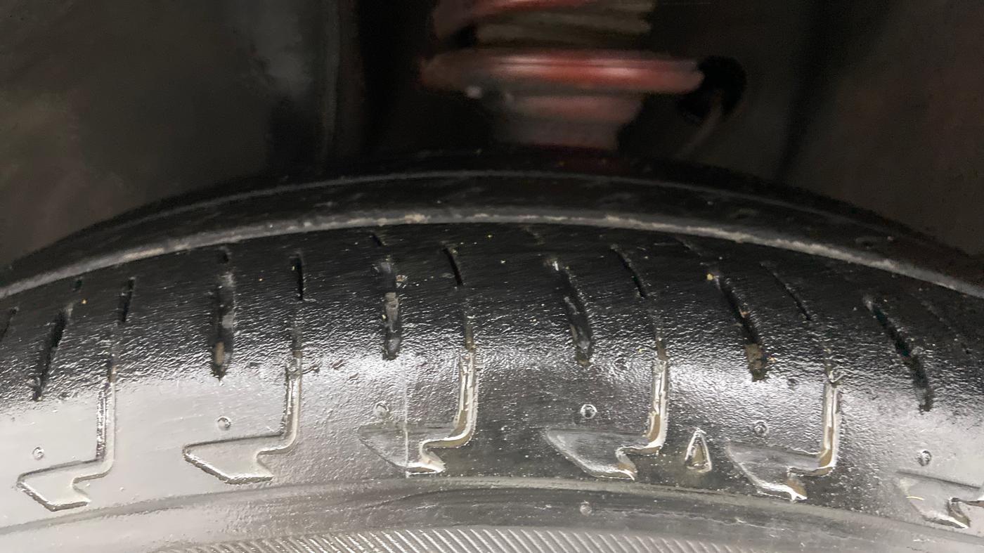 2018 Maruti IGNIS ALPHA 1.2 AMT DUAL TONE, Petrol, Automatic, 38,395 km, Left Front Tyre Tread