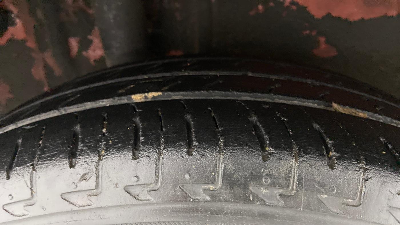 2018 Maruti IGNIS ALPHA 1.2 AMT DUAL TONE, Petrol, Automatic, 38,395 km, Right Rear Tyre Tread