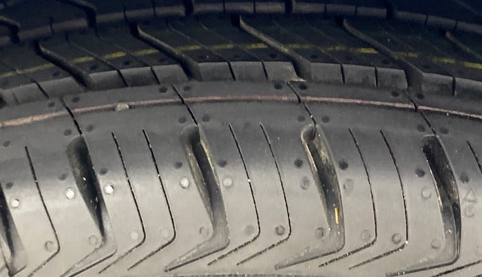 2015 Maruti Celerio VXI, Petrol, Manual, 70,130 km, Left Front Tyre Tread
