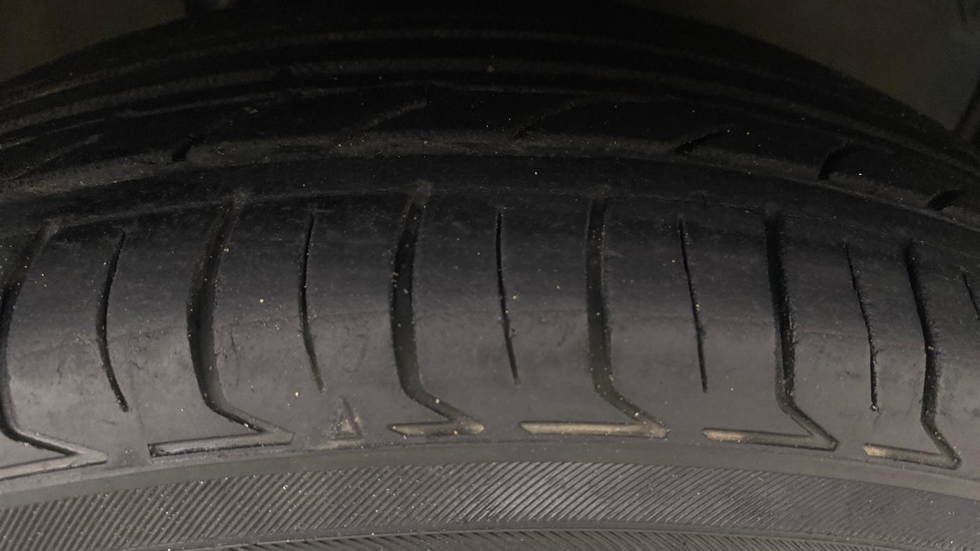2015 Maruti Celerio VXI, Petrol, Manual, 70,192 km, Right Front Tyre Tread