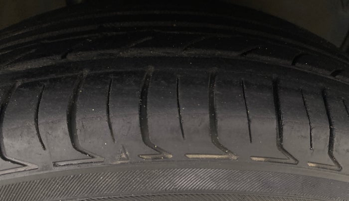 2015 Maruti Celerio VXI, Petrol, Manual, 70,130 km, Right Front Tyre Tread