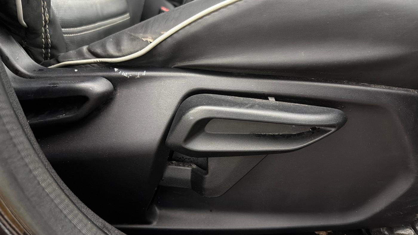 2023 Tata Tiago XTA PETROL, Petrol, Automatic, 19,334 km, Driver Side Adjustment Panel