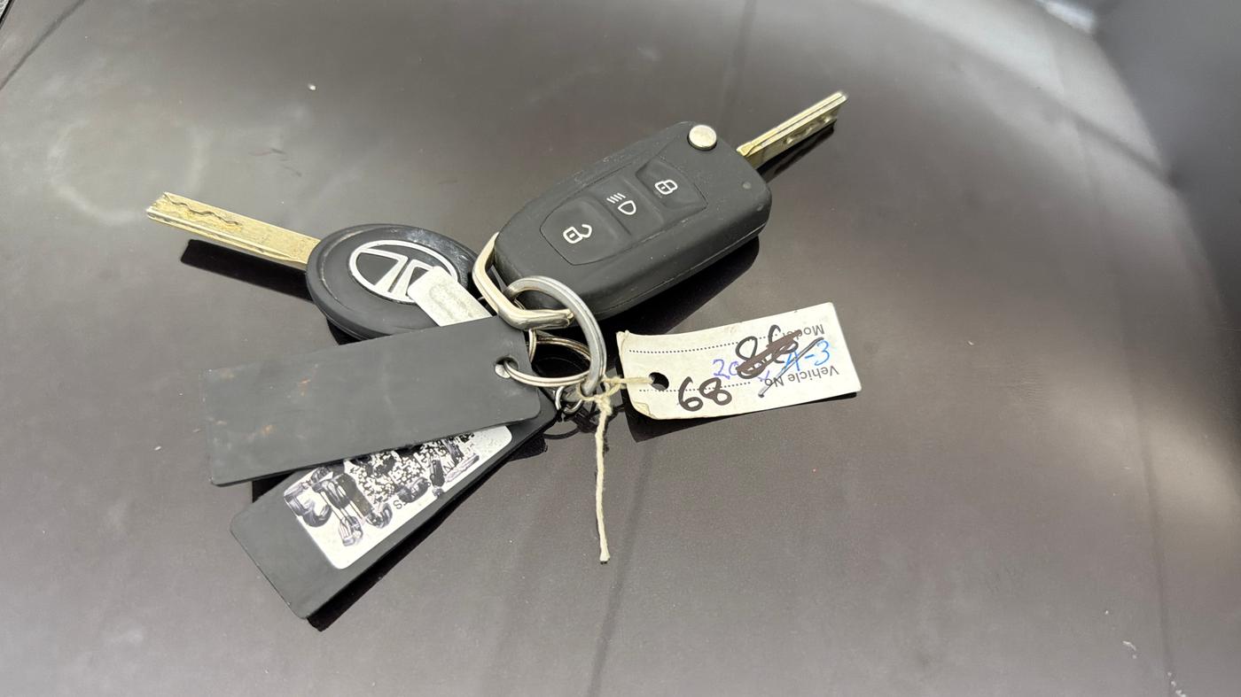 2023 Tata Tiago XTA PETROL, Petrol, Automatic, 19,334 km, Key Close Up
