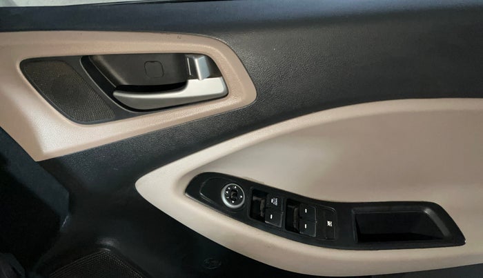 2020 Hyundai Elite i20 MAGNA PLUS 1.2, Petrol, Manual, 48,878 km, Driver Side Door Panels Control