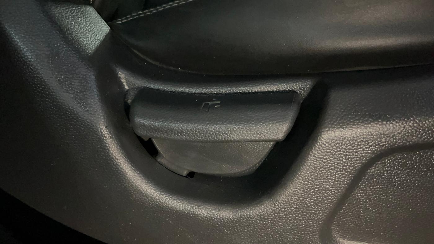 2020 Hyundai Elite i20 MAGNA PLUS 1.2, Petrol, Manual, 48,878 km, Driver Side Adjustment Panel
