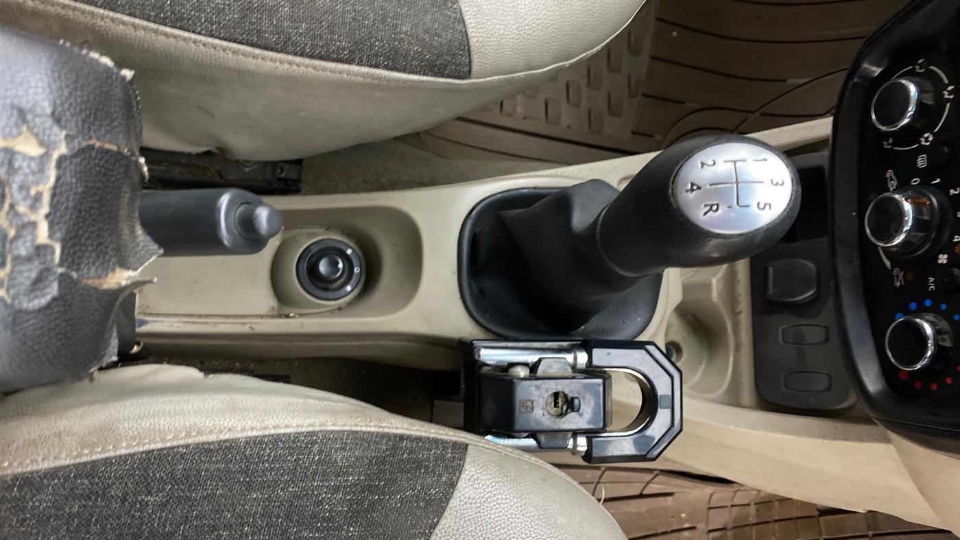 2015 Nissan Terrano XL (P), Petrol, Manual, 79,856 km, Gear Lever
