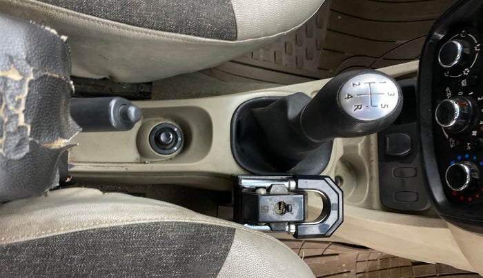 2015 Nissan Terrano XL (P), Petrol, Manual, 79,856 km, Gear Lever