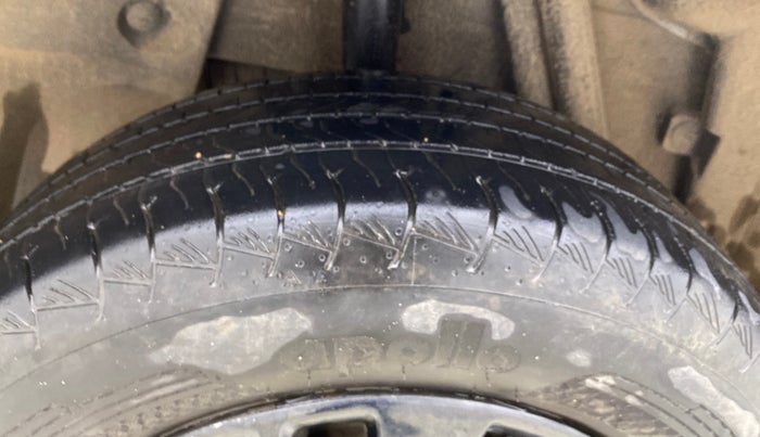 2015 Nissan Terrano XL (P), Petrol, Manual, 79,856 km, Right Rear Tyre Tread