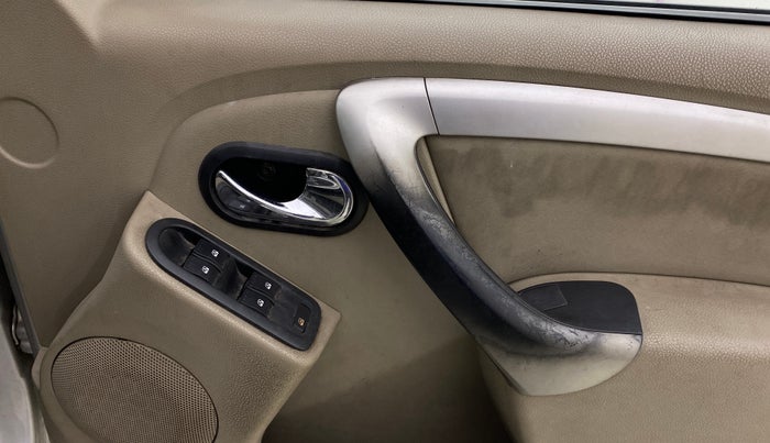 2015 Nissan Terrano XL (P), Petrol, Manual, 79,856 km, Driver Side Door Panels Control