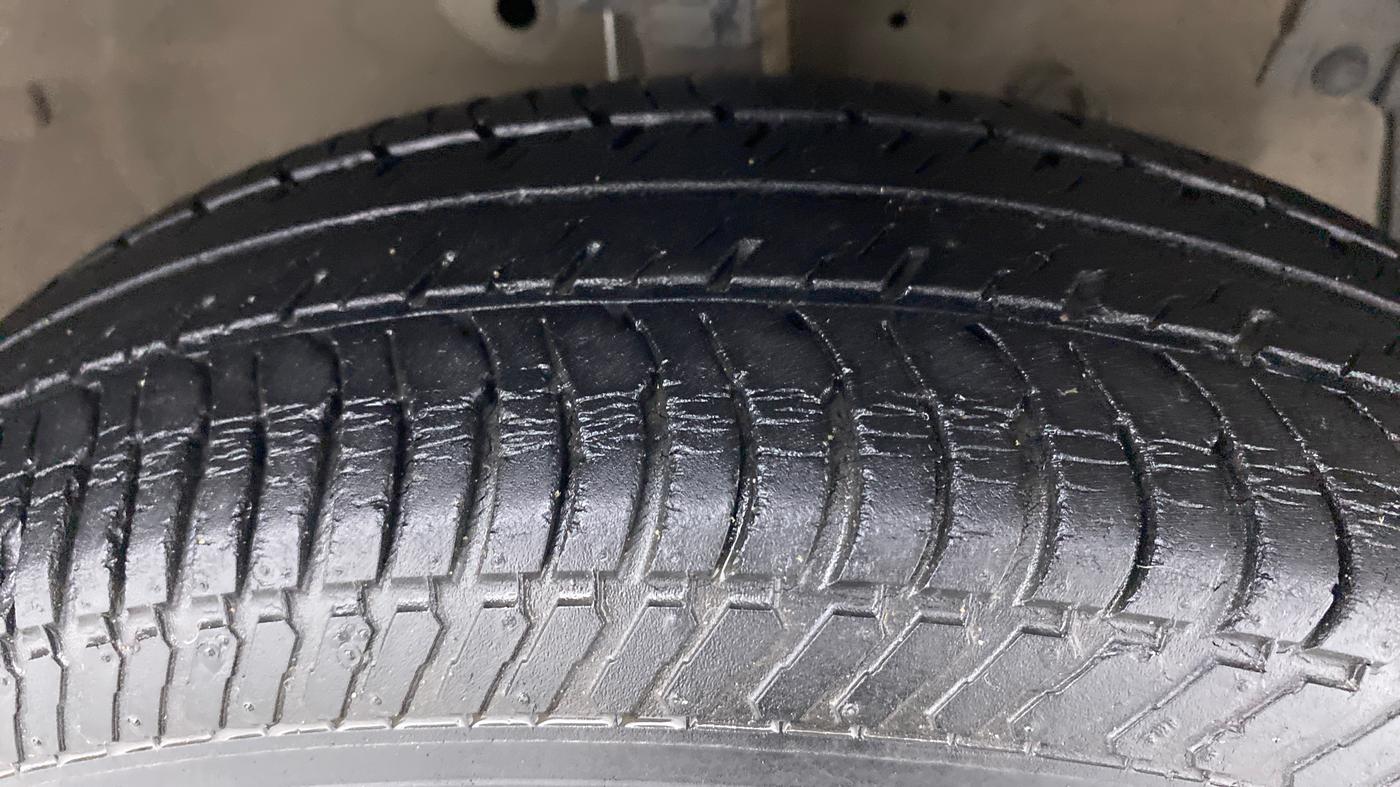 2013 Maruti Swift Dzire VDI, Diesel, Manual, 32,121 km, Right Front Tyre Tread