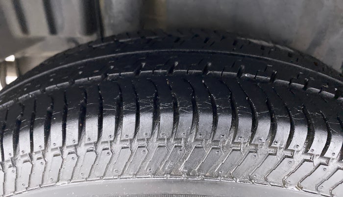 2013 Maruti Swift Dzire VDI, Diesel, Manual, 32,121 km, Right Rear Tyre Tread