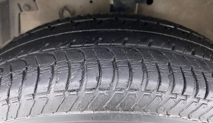 2013 Maruti Swift Dzire VDI, Diesel, Manual, 32,121 km, Left Front Tyre Tread