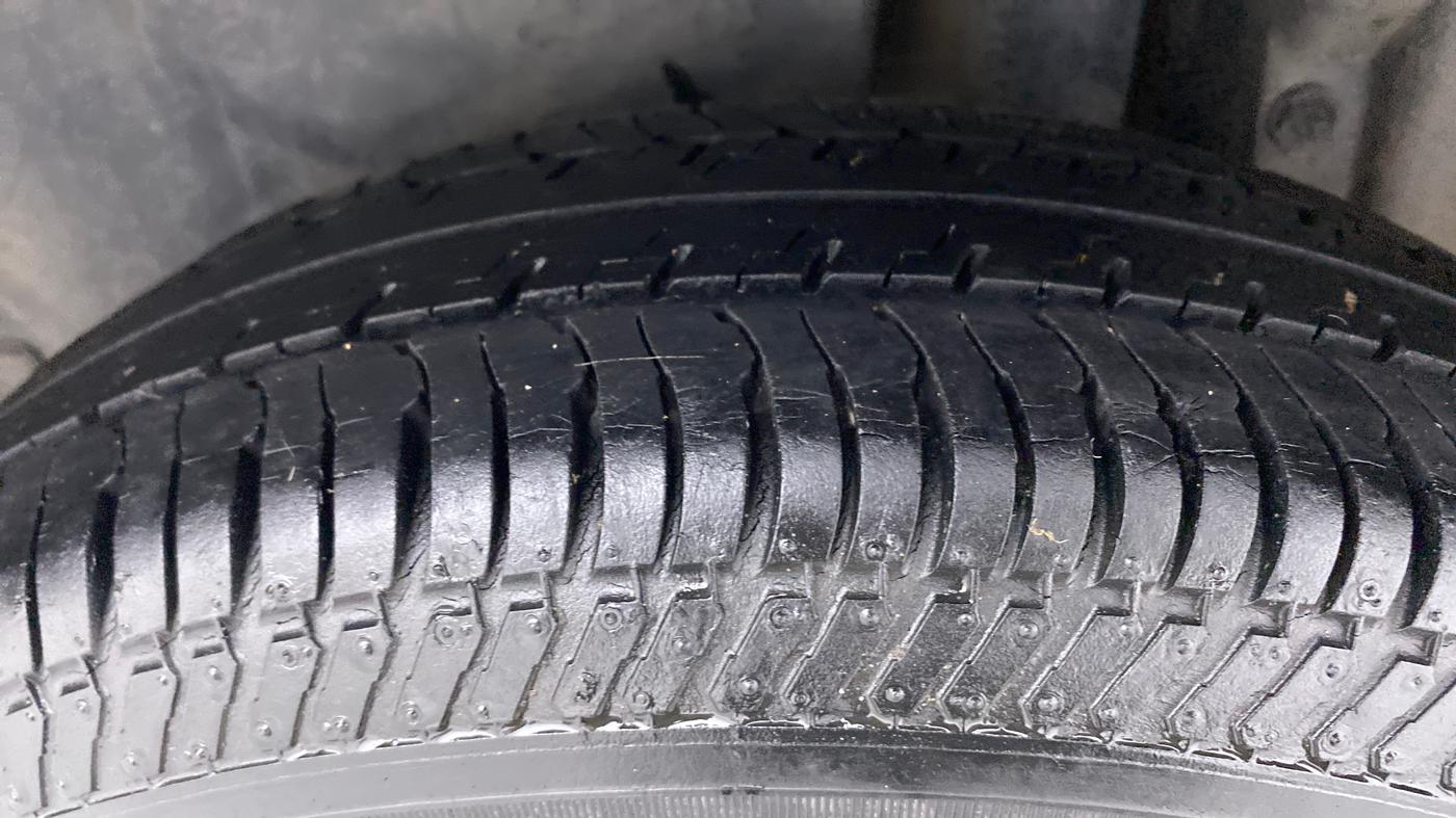 2013 Maruti Swift Dzire VDI, Diesel, Manual, 32,121 km, Left Rear Tyre Tread