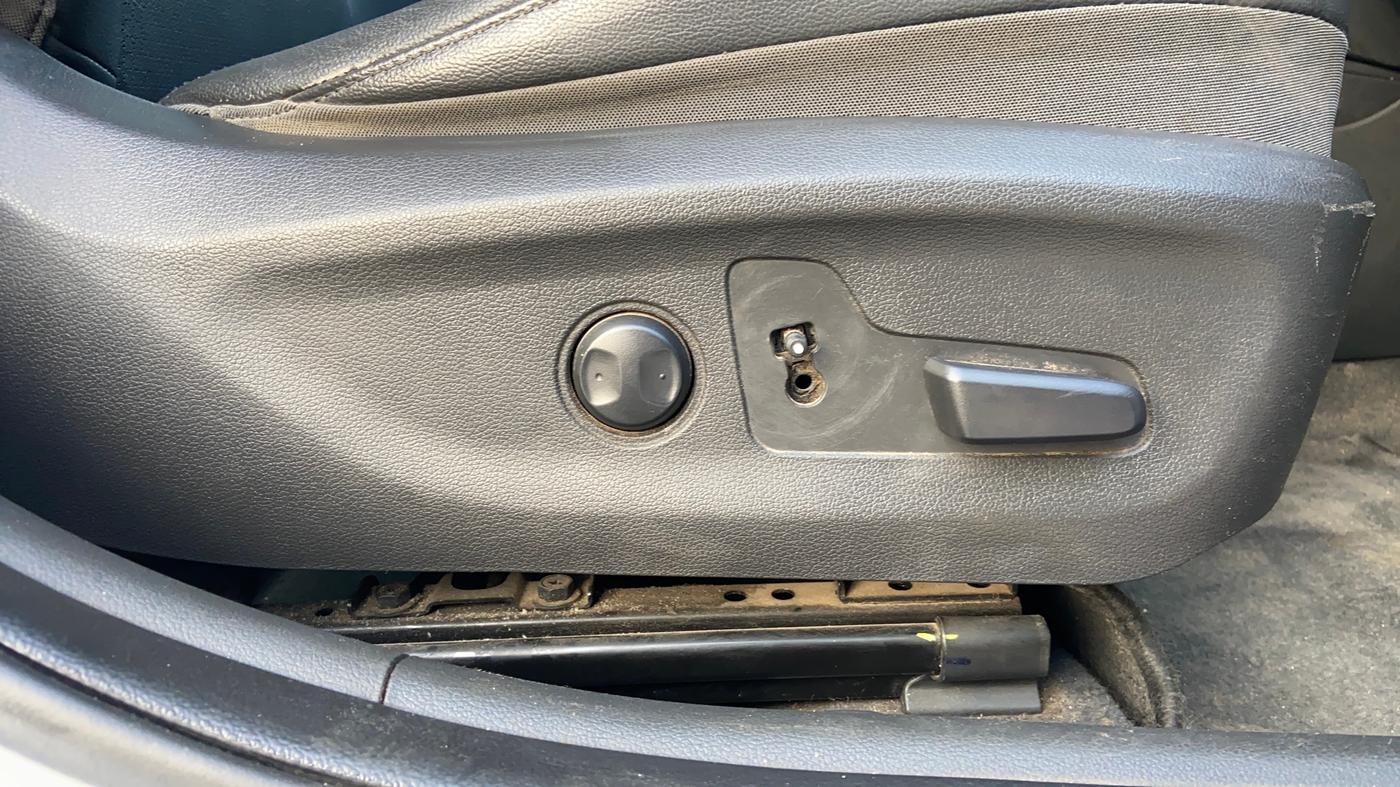 2018 Hyundai New Elantra 2.0 SX(O) AT PETROL, Petrol, Automatic, 1,36,426 km, Driver Side Adjustment Panel