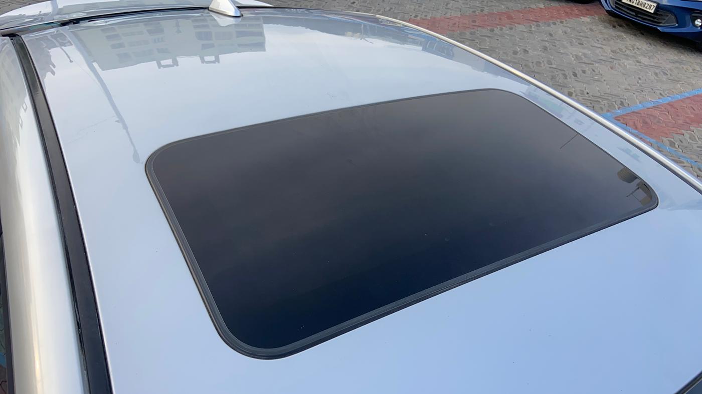 2018 Hyundai New Elantra 2.0 SX(O) AT PETROL, Petrol, Automatic, 1,36,426 km, Moonroof/ Sunroof