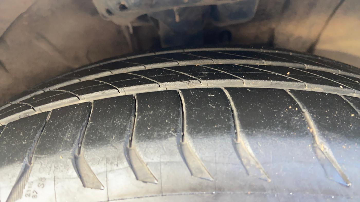 2018 Hyundai New Elantra 2.0 SX(O) AT PETROL, Petrol, Automatic, 1,36,426 km, Right Front Tyre Tread