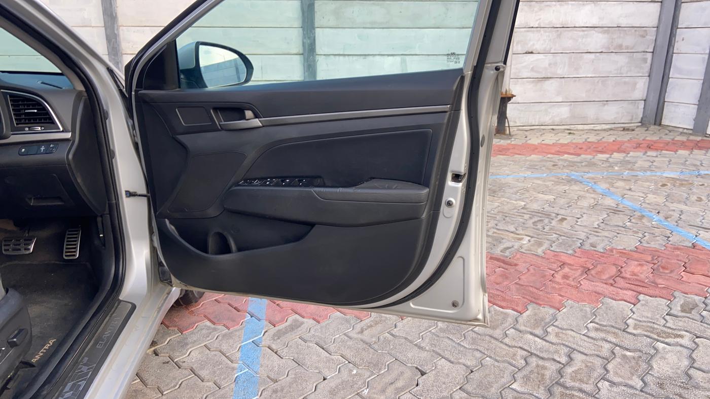 2018 Hyundai New Elantra 2.0 SX(O) AT PETROL, Petrol, Automatic, 1,36,426 km, Driver Side Door Panels Control
