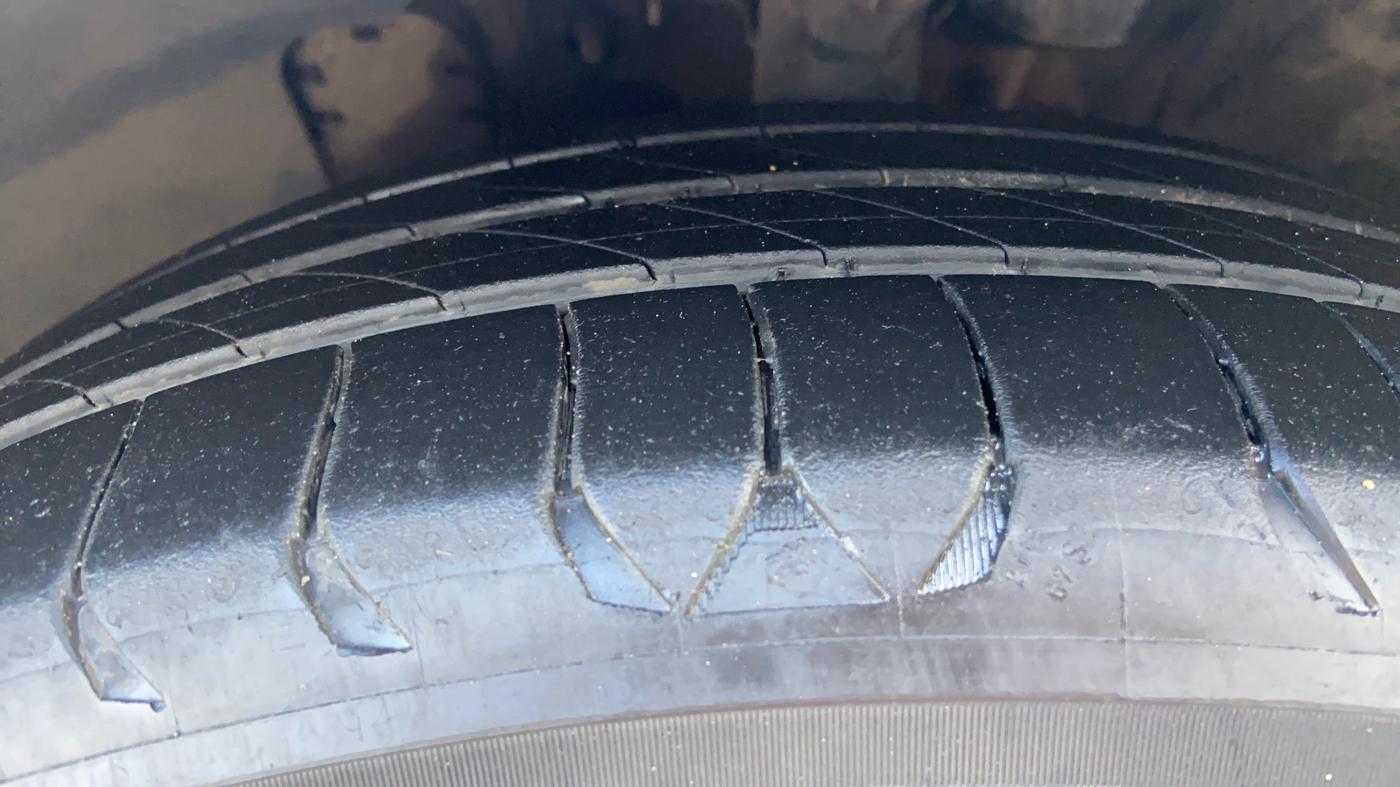 2018 Hyundai New Elantra 2.0 SX(O) AT PETROL, Petrol, Automatic, 1,36,426 km, Left Front Tyre Tread
