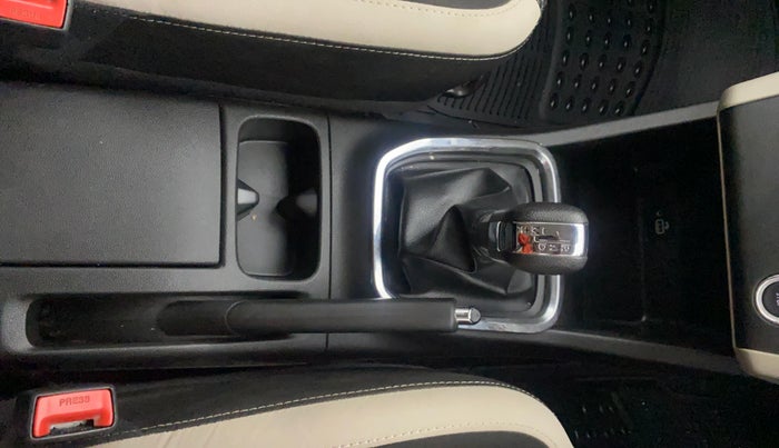 2020 Renault TRIBER RXZ AMT, Petrol, Automatic, 49,318 km, Gear Lever