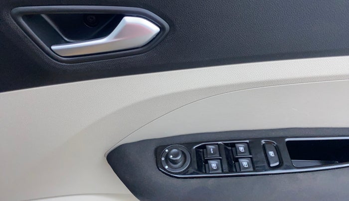 2020 Renault TRIBER RXZ AMT, Petrol, Automatic, 49,318 km, Driver Side Door Panels Control