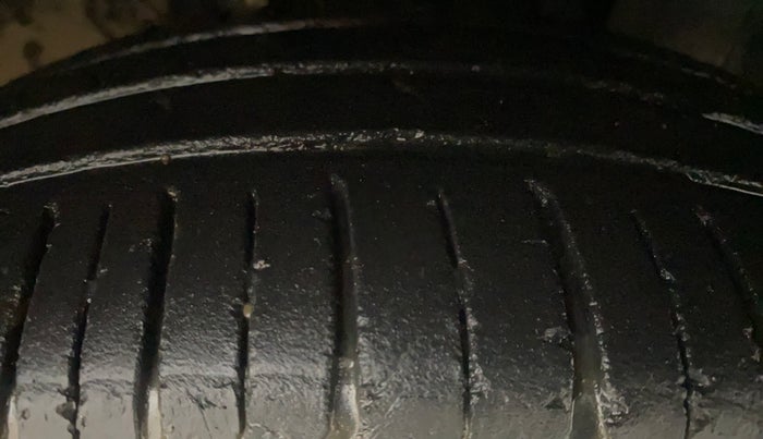 2020 Renault TRIBER RXZ AMT, Petrol, Automatic, 49,318 km, Right Front Tyre Tread