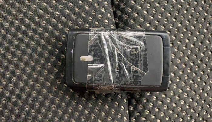 2020 Renault TRIBER RXZ AMT, Petrol, Automatic, 49,318 km, Key Close Up