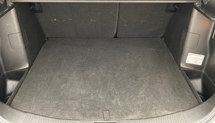 2015 Maruti S Cross ZETA 1.3, Diesel, Manual, 70,731 km, Boot Inside