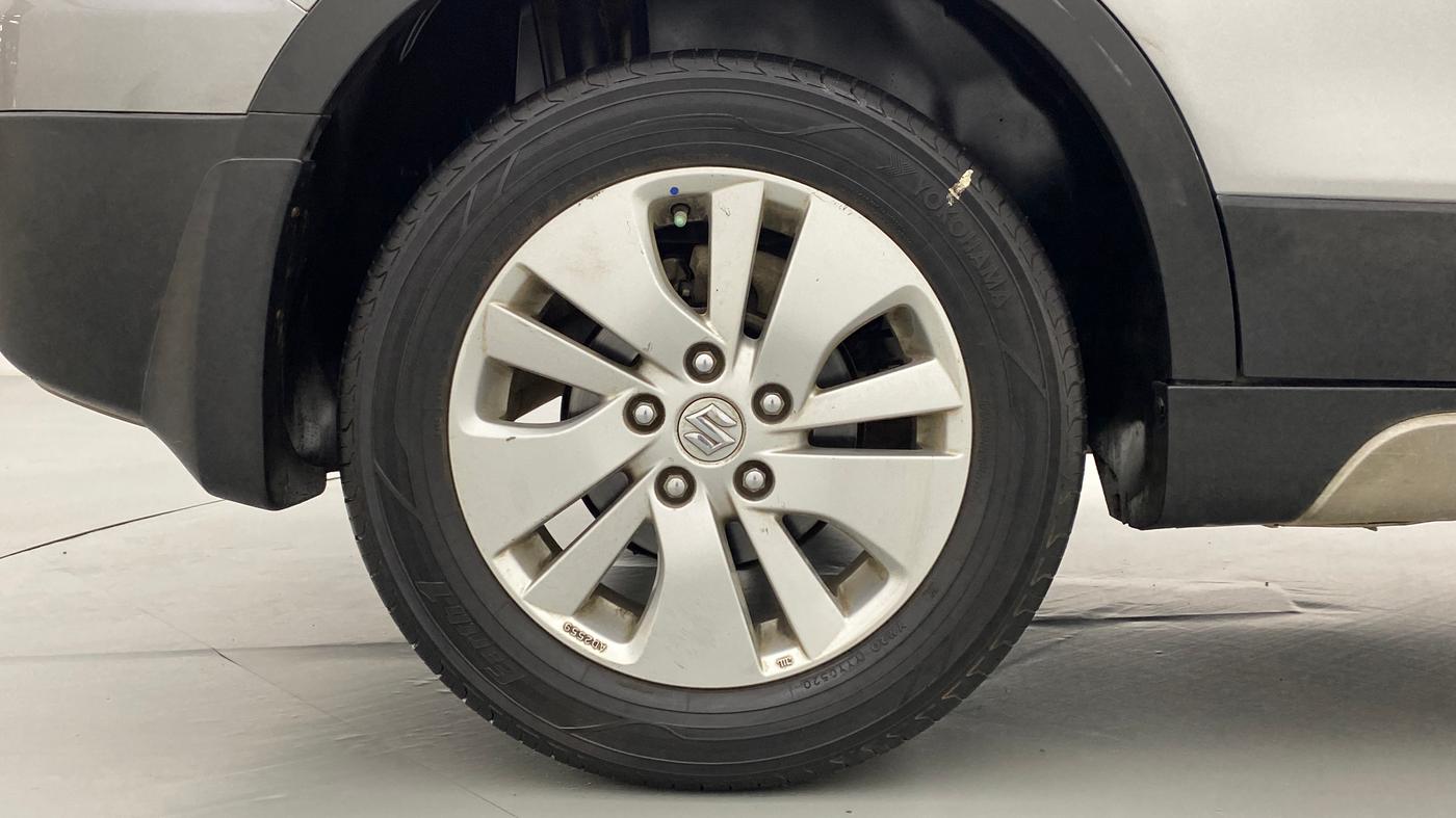 2015 Maruti S Cross ZETA 1.3, Diesel, Manual, 70,731 km, Right Rear Wheel