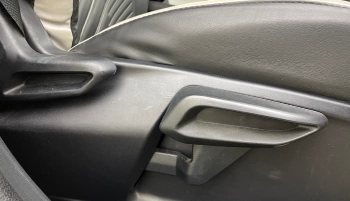 2025 Tata NEXON Pure Plus 1.2 iCNG 6MT, CNG, Manual, 4,881 km, Driver Side Adjustment Panel