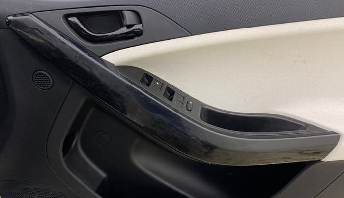 2025 Tata NEXON Pure Plus 1.2 iCNG 6MT, CNG, Manual, 4,881 km, Driver Side Door Panels Control