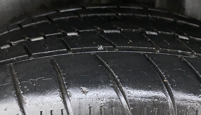 2015 Volkswagen Polo COMFORTLINE 1.2L PETROL, Petrol, Manual, 29,911 km, Left Rear Tyre Tread