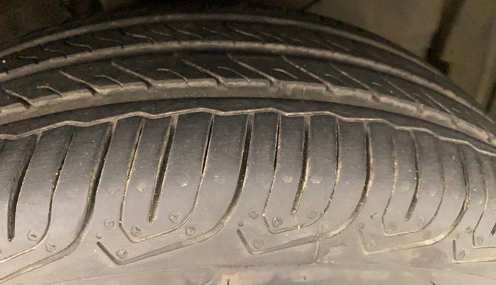 2013 Honda City 1.5L I-VTEC V MT, Petrol, Manual, 1,22,009 km, Right Front Tyre Tread