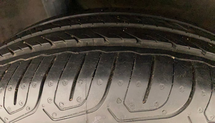 2013 Honda City 1.5L I-VTEC V MT, Petrol, Manual, 1,22,009 km, Right Rear Tyre Tread