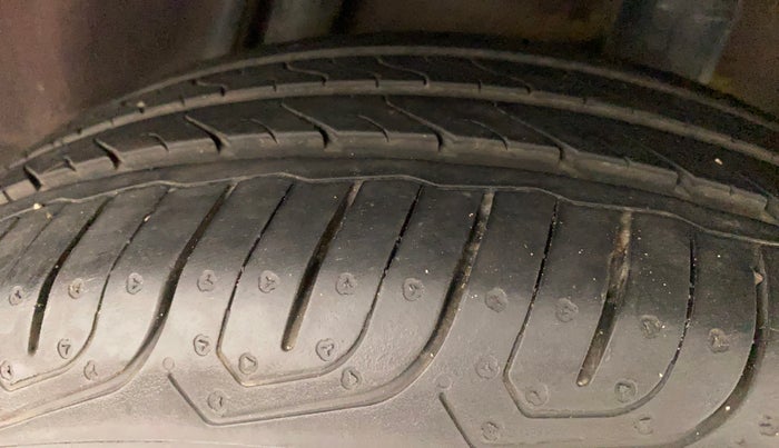 2013 Honda City 1.5L I-VTEC V MT, Petrol, Manual, 1,22,009 km, Left Rear Tyre Tread