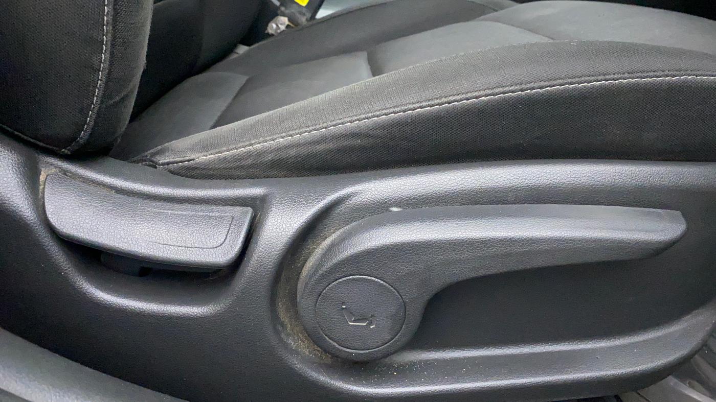 2017 Hyundai New Elantra 2.0 SX AT, Petrol, Automatic, 50,648 km, Driver Side Adjustment Panel