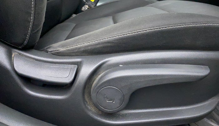 2017 Hyundai New Elantra 2.0 SX AT, Petrol, Automatic, 50,648 km, Driver Side Adjustment Panel