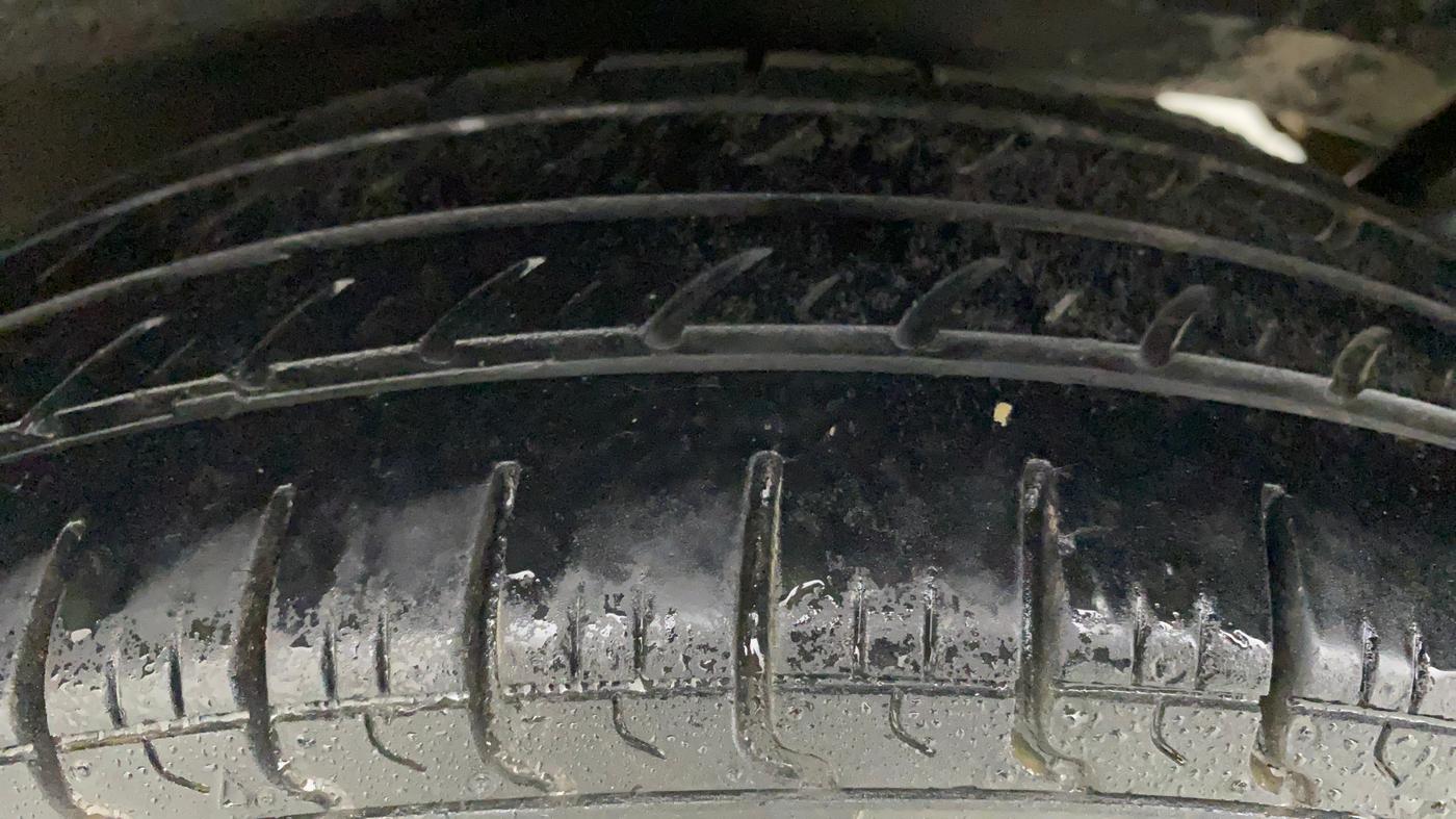 2014 Maruti Wagon R 1.0 LXI, Petrol, Manual, 64,539 km, Left Rear Tyre Tread