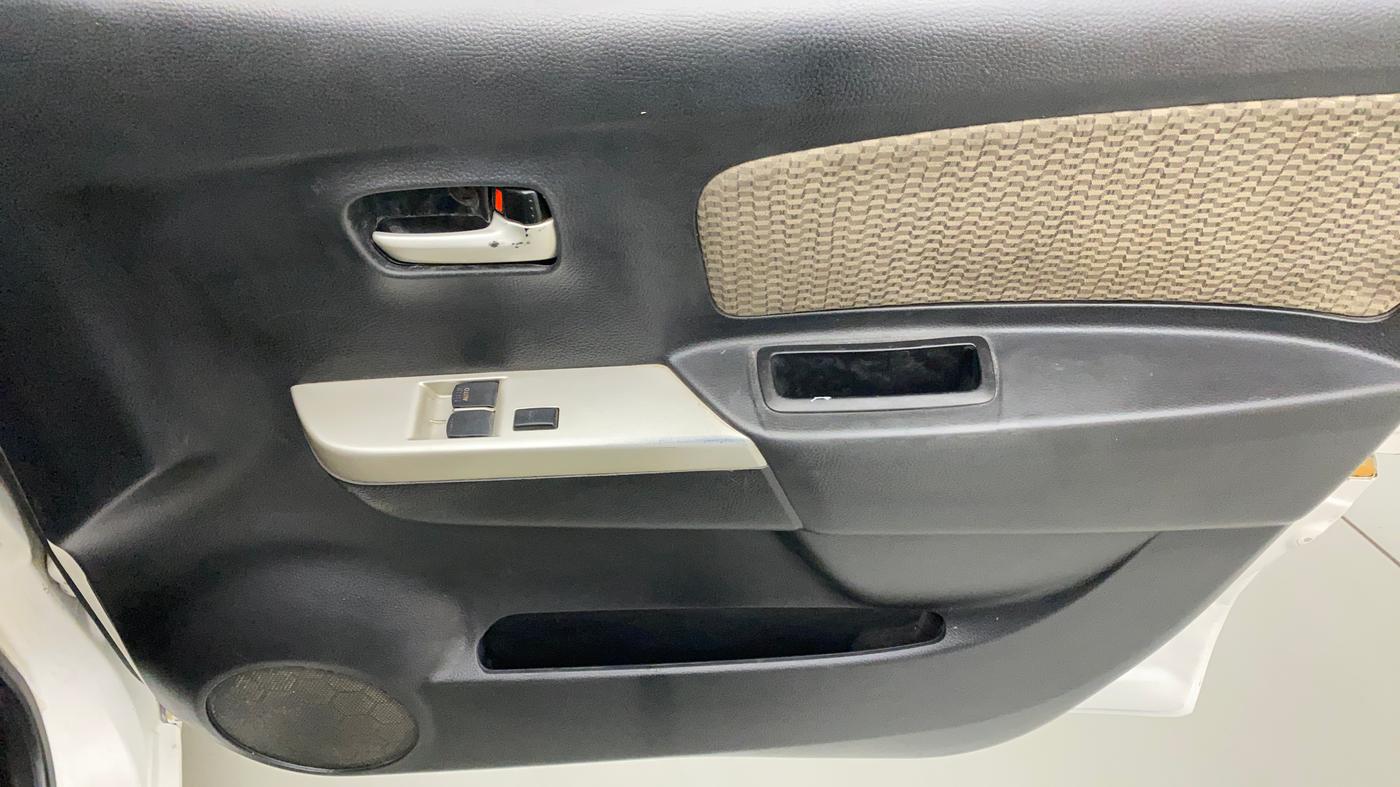 2014 Maruti Wagon R 1.0 LXI, Petrol, Manual, 64,539 km, Driver Side Door Panels Control