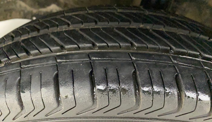 2014 Maruti Wagon R 1.0 LXI, Petrol, Manual, 64,539 km, Left Front Tyre Tread