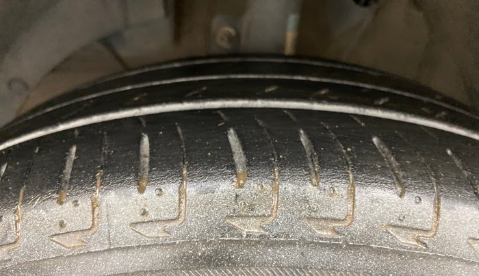 2021 Toyota Glanza V, Petrol, Manual, 59,859 km, Left Front Tyre Tread