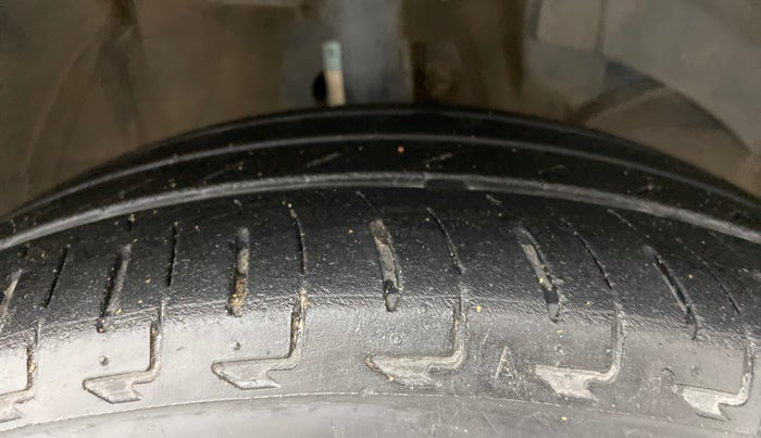 2021 Toyota Glanza V, Petrol, Manual, 59,859 km, Right Front Tyre Tread