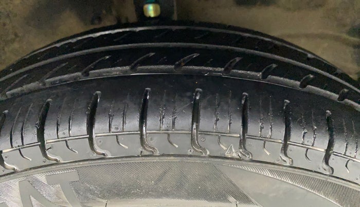 2010 Maruti Wagon R 1.0 LXI, Petrol, Manual, 66,303 km, Right Front Tyre Tread