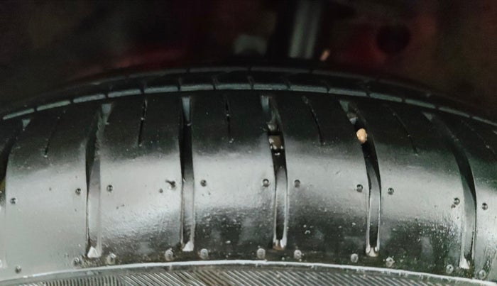 2018 Maruti Swift ZXI AMT, Petrol, Automatic, 37,122 km, Left Front Tyre Tread