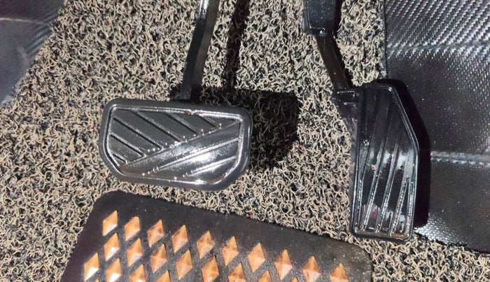 2018 Maruti Swift ZXI AMT, Petrol, Automatic, 37,122 km, Pedals