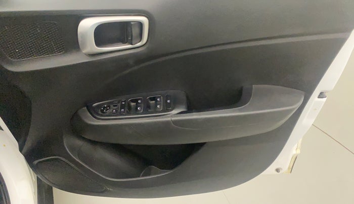 2021 Hyundai VENUE SX PLUS 1.0 TURBO DCT, Petrol, Automatic, 48,355 km, Driver Side Door Panels Control