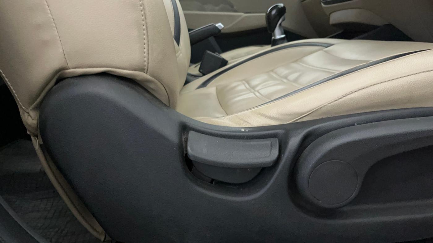 2017 Hyundai Verna 1.6 VTVT SX, Petrol, Manual, 73,291 km, Driver Side Adjustment Panel